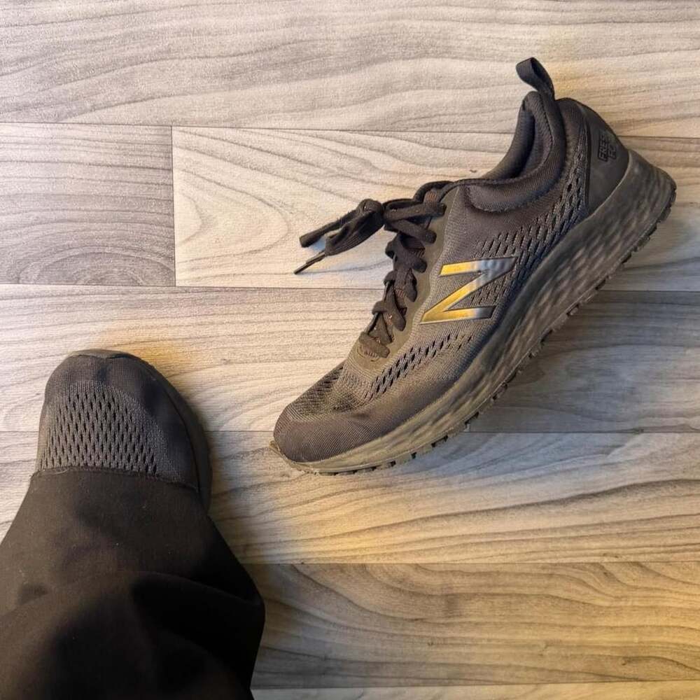 New Balance Fresh Foam Arishi v4 Slip Resistant Sneakers